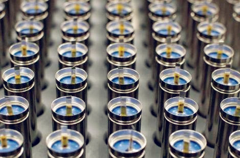 高鎳電池成新賽道，動(dòng)力電池行業(yè)仍充滿變數(shù)