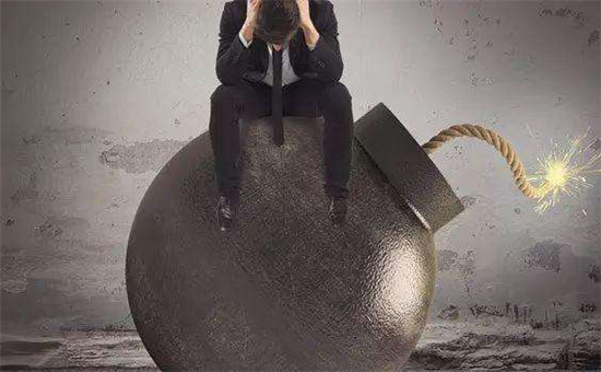 動(dòng)力電池站在國(guó)際競(jìng)爭(zhēng)的風(fēng)口上，但要 “站穩(wěn)”并不容易