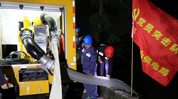 據(jù)了解，在實(shí)戰(zhàn)中應(yīng)用應(yīng)急排澇車進(jìn)行搶修，屬?gòu)V東電網(wǎng)首次。